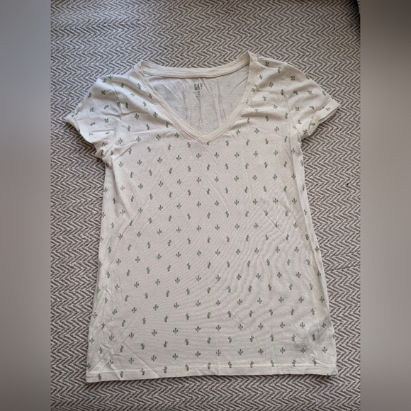 GAP Women's Cream Favorite Cactus Print Top Like New - Picture 2 of 6